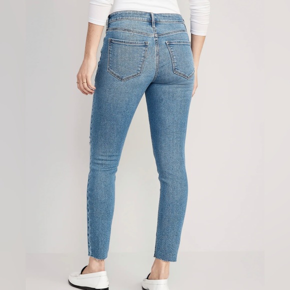 Old Navy Mid-Rise Rockstar Super-Skinny Ripped Cut-Off Ankle Jeans for Women - Picture 3 of 7